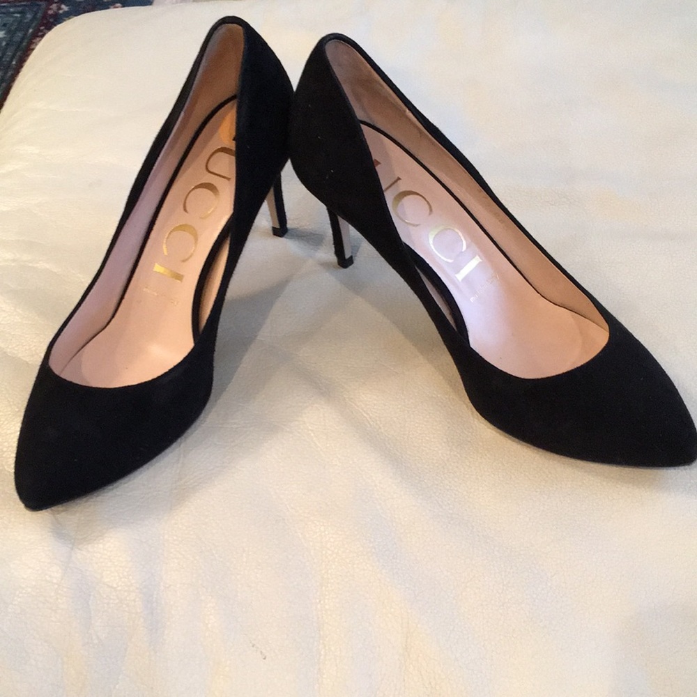 Gucci suede pumps